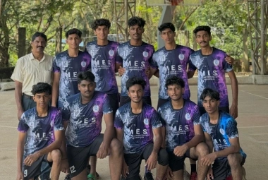 College-Vollyball-Team